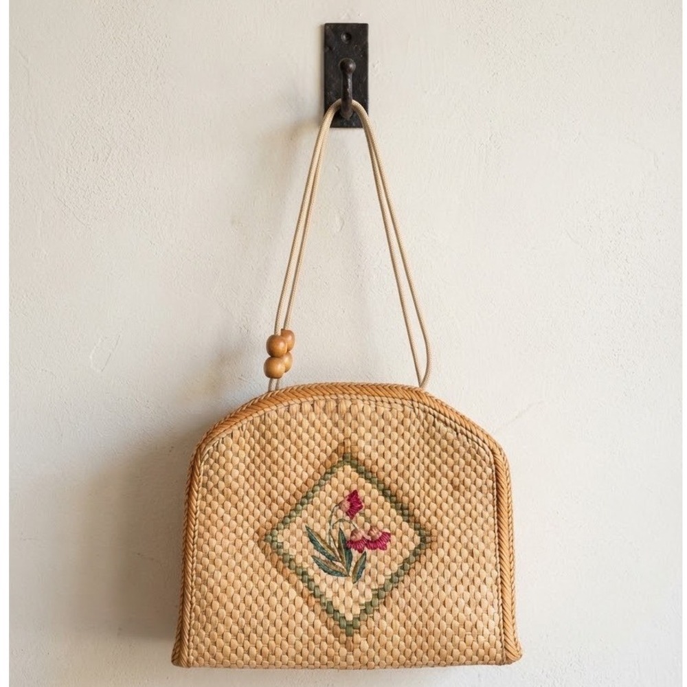 Vintage Woven Straw Floral Embroidered Handbag Boho Wood Bead Straps Tan